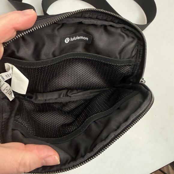 Lululemon Belt Sling Bag Black Nylon Large Logo 1L - 7" x 5" x 2" Waist Fanny - Picture 10 of 16